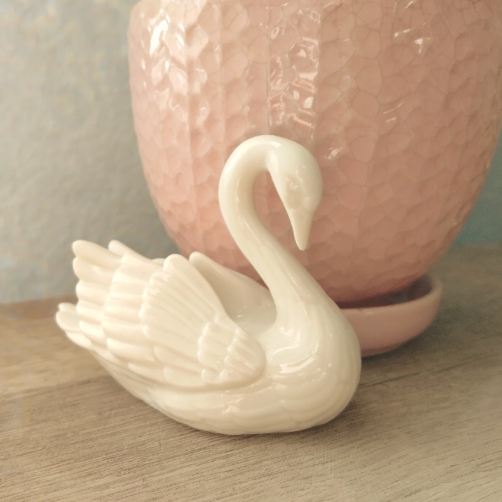 Lenox Swan Name Card Holder, Small Vintage Ivory Figurine